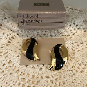 Avon FABulous Vintage Clip On Earrings Sleek Swirl